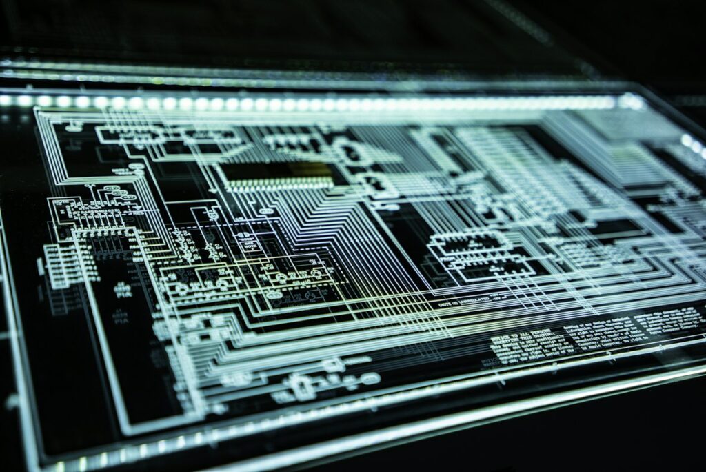 Circuit électronique lumineux, symbole de cybersécurité